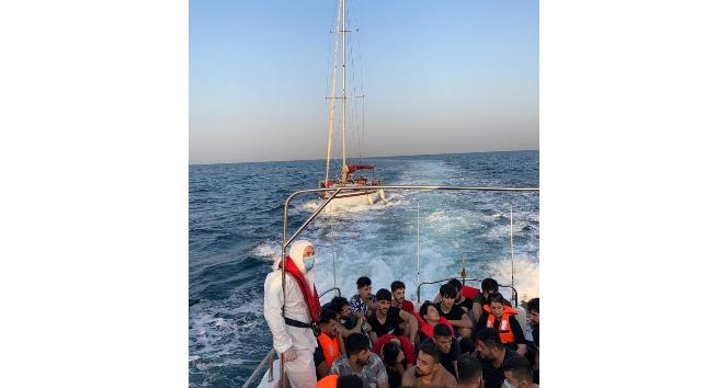 Çanakkale açıklarında 63 düzensiz göçmen yakalandı
