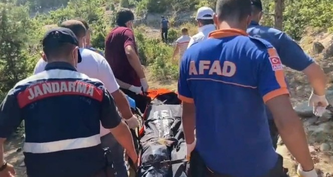 Ormanda cesedi bulunan Emine öğretmen toprağa verildi