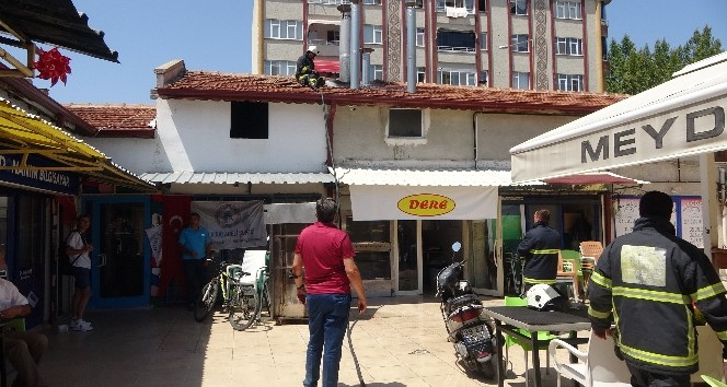 Kırklareli’nde iş yeri çatısında yangın