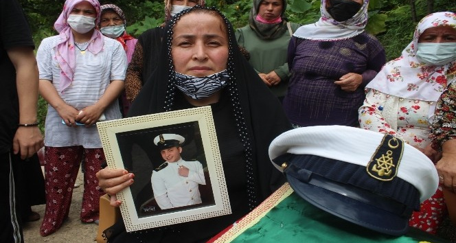 Çalıştığı yük gemisinde geçirdiği kaza sonucu ölen 3. kaptan memleketinde son yolculuğuna uğurlandı