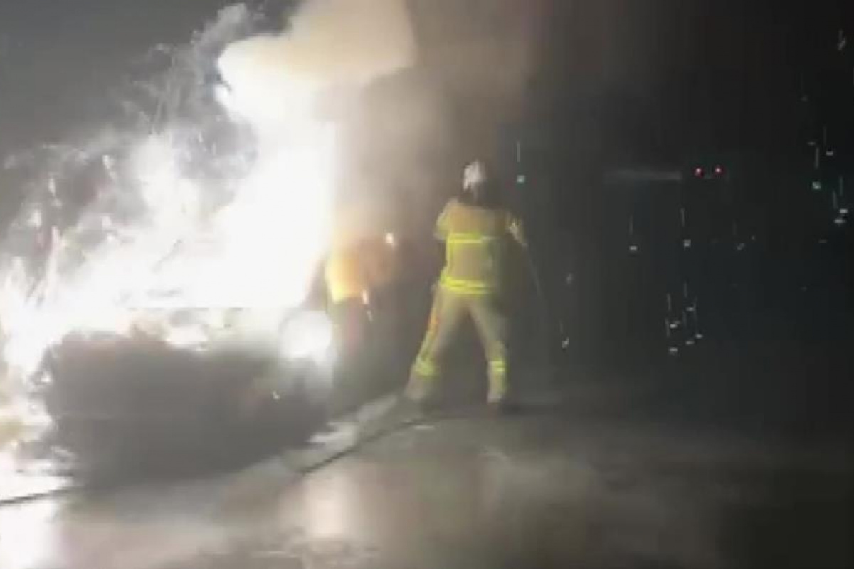 İznik&#039;te otomobil alev alev yandı