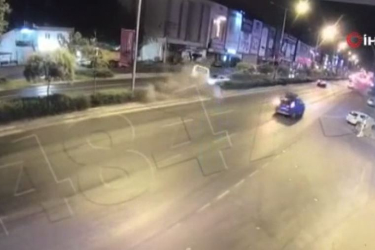İzmir’de polis aracı ile otomobil çarpıştı: 1 şehit, 1&#039;i polis 4 yaralı