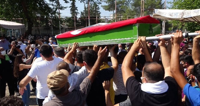 Azra son yolculuğuna uğurlanıyor