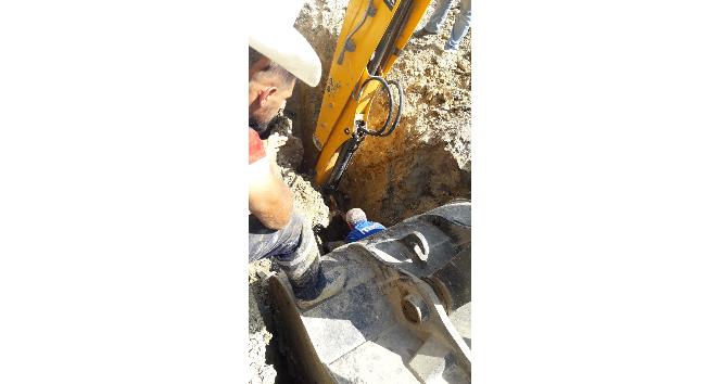 Göçük altında kalan işçiyi itfaiye ekipleri kurtardı