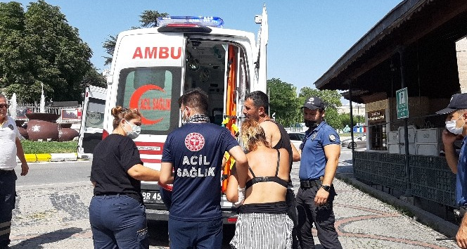 Edirne’de yaşlı adam parkta 2 kişiyi bıçakladı, o anlar kameraya yansıdı