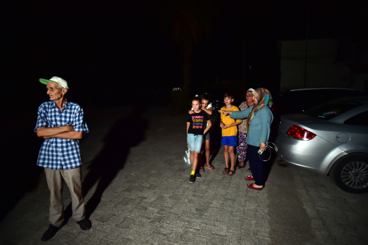 Akyaka&#039;da aileler termik santralin çevresinden tahliye edilenleri bekliyor