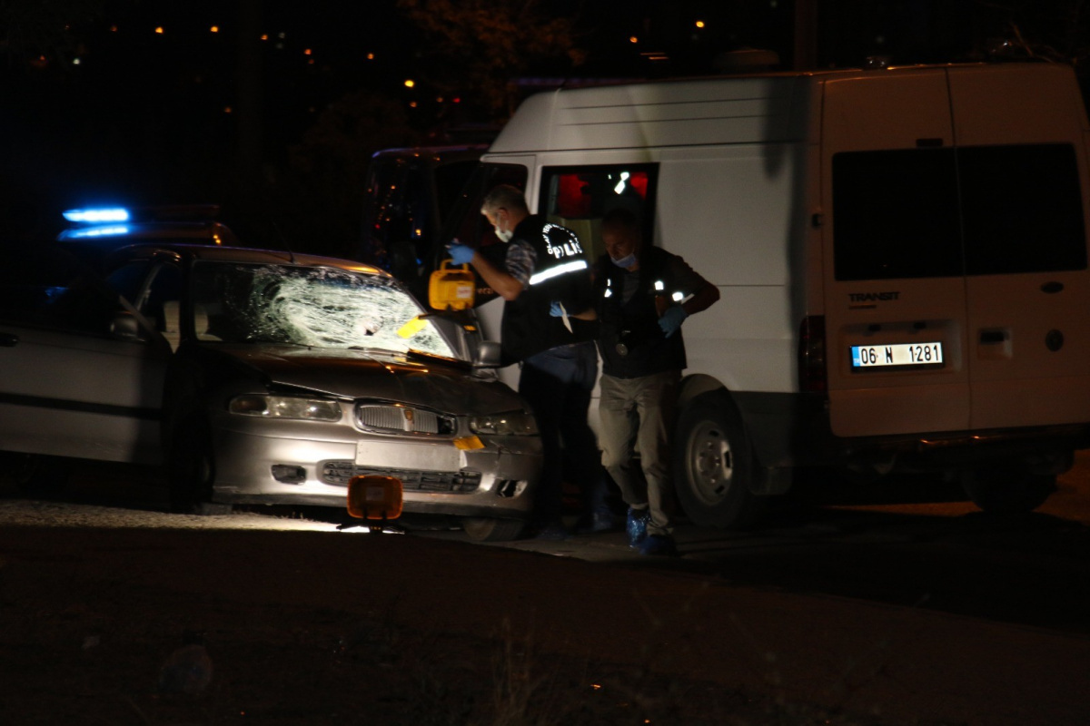 Ankara’da sol şeritte zorla indirilen kadına arkadan gelen başka araç çarptı: 1 ölü