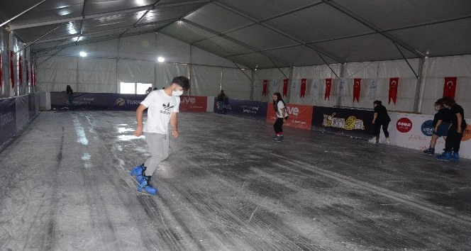 Orduluların yeni eğlence durağı: “Buz paten pisti”