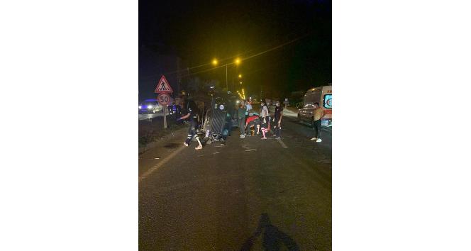 Mardin’de zırhlı polis aracı köpeğe çarpmamak için manevra yaptı, 2’si polis 3 yaralı