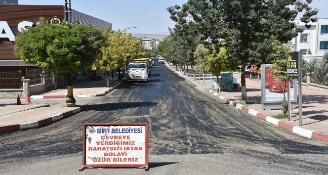 Siirt Belediyesi sıcak asfalt serim çalışmalarını hızlandırdı
