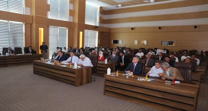 AK Parti Genel Başkan Yardımcısı Özhaseki belediyede toplantıya katıldı