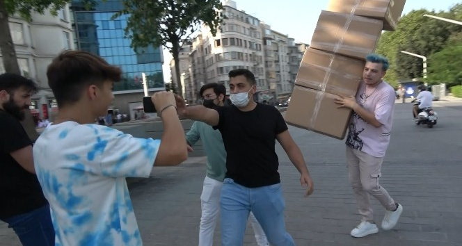 ÖZEL) TikTok fenomeni Semih Varol’dan Taksim Meydanı’nda tepki çeken şaka