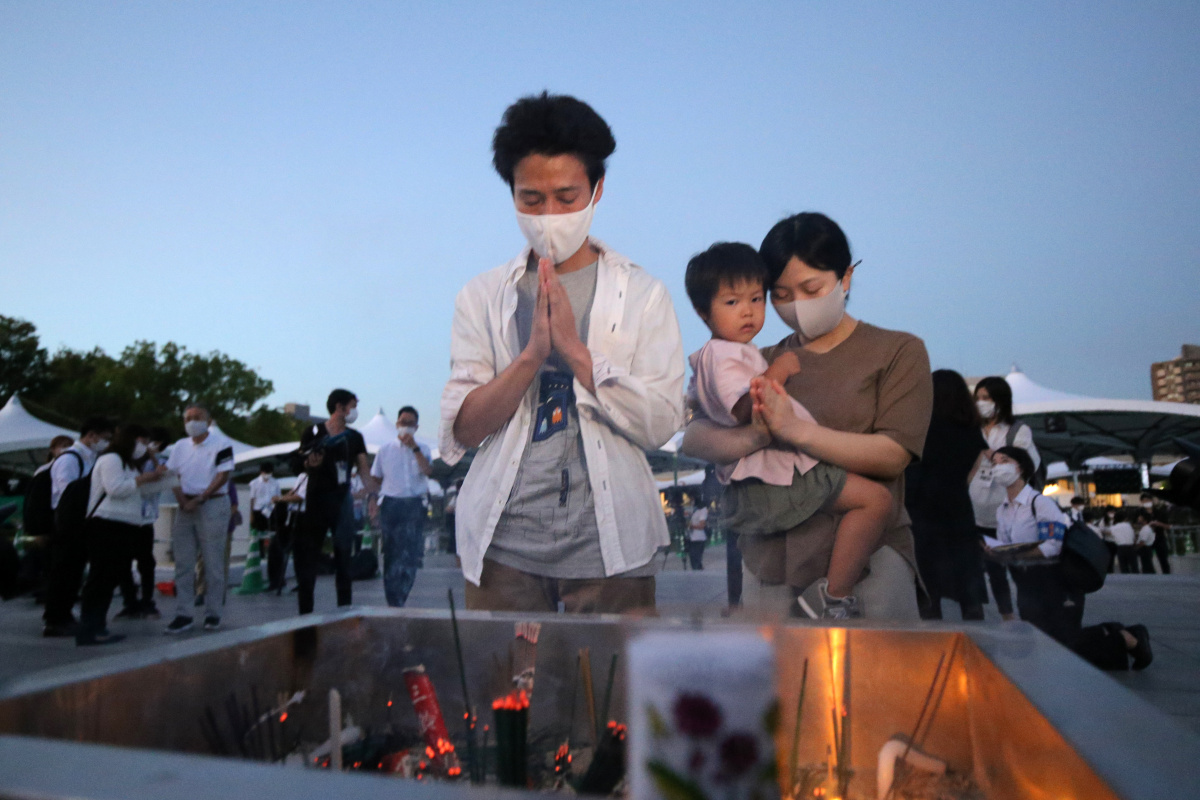 Hiroşima&#039;da atom bombası saldırısının 76. yılında kurbanlar anıldı