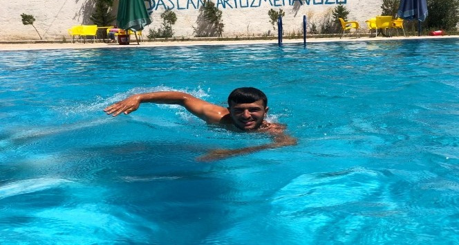 Gurs Vadisinde yüzme havuzu keyfi