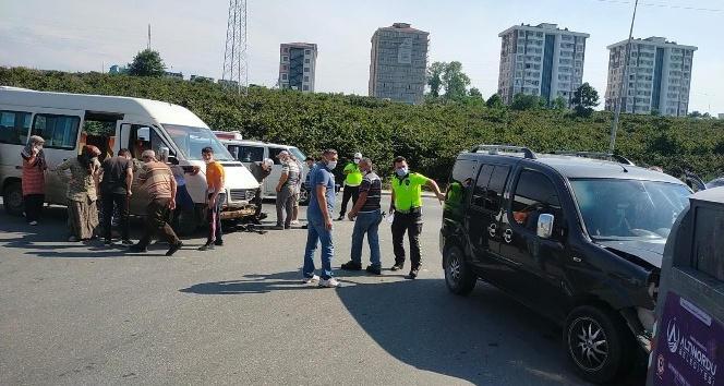 Fındık işçilerini taşıyan minibüs kaza yaptı: 2 yaralı