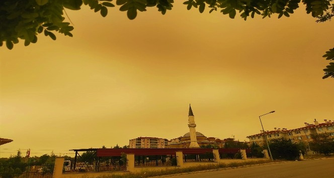 Edirne’de gökyüzü kızıllığa büründü