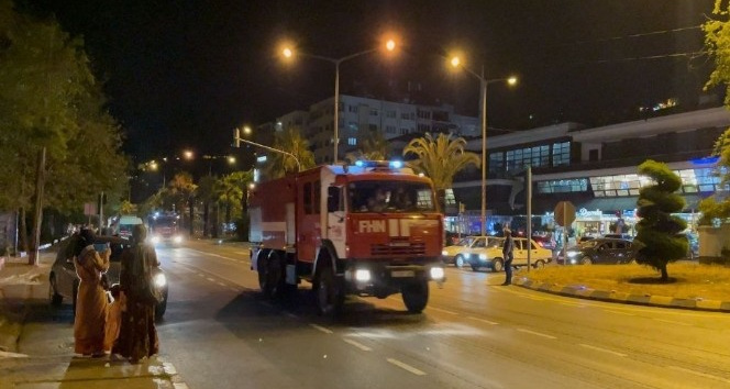 Azerbaycan’dan Türkiye’deki yangın bölgesine destek için itfaiye ekipleri gelmeye devam ediyor