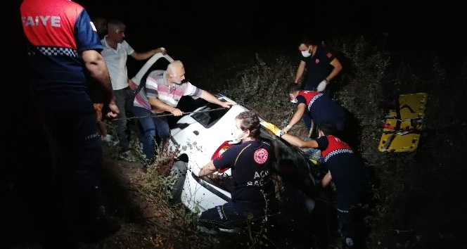 Çanakkale’de şarampole uçan otomobilde 4 kişi yaralandı
