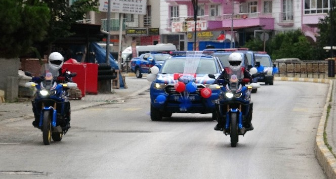Jandarma aracı şehit çocuğunun sünnet arabası oldu