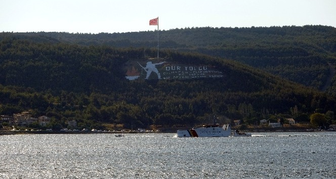 Romanya ve Rus savaş gemileri peş peşe Çanakkale Boğazı’ndan geçti