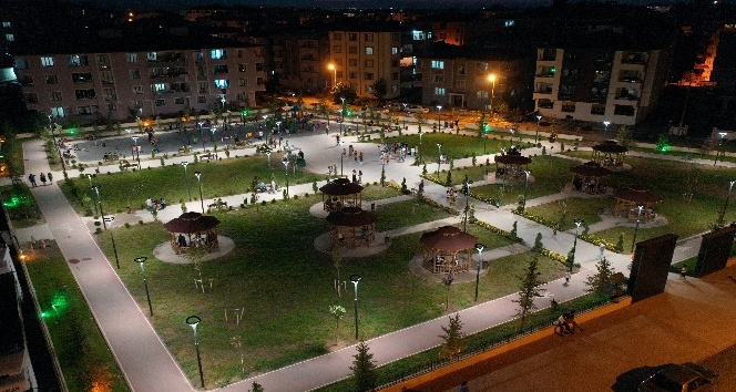 Yıkılan cezaevinin yerine yapılan parka yoğun ilgi