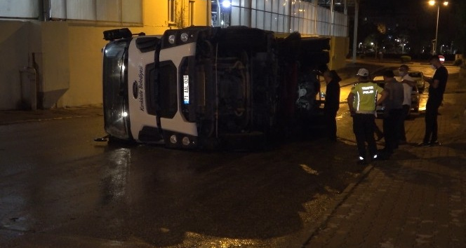 Kırıkkale’de yol süpürme aracı devrildi: 1 yaralı