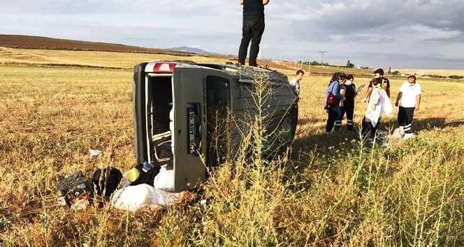 Otomobil metrelerce takla attı: 1’i çocuk 4 yaralı