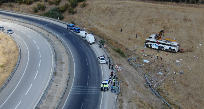 Balıkesirde 15 kişiye mezar olan otobüs ve kaza yeri drone ile görüntülendi
