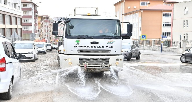 Mamak Belediyesi ilçe genelinde temizlik ve tadilat çalışmalarına devam ediyor