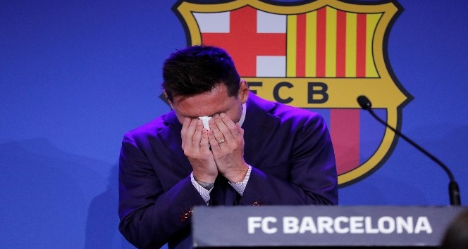Lionel Messi, Barcelona’ya göz yaşlarıyla veda etti