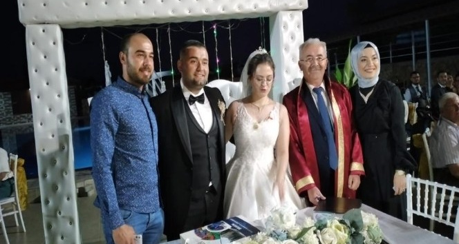 Nikah memuru baba, oğluna ‘Evet’ dedirtti