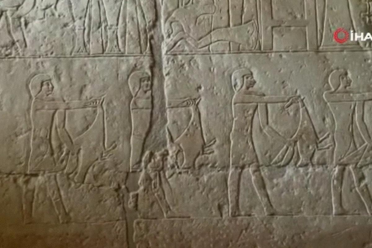 Mısır’da Sakkara antik mezarlığındaki 4 bin yıllık resimler hala tüm ihtişamını koruyor