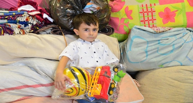 Minik Mustafa’dan yangın bölesindeki çocuklara anlamlı hediye