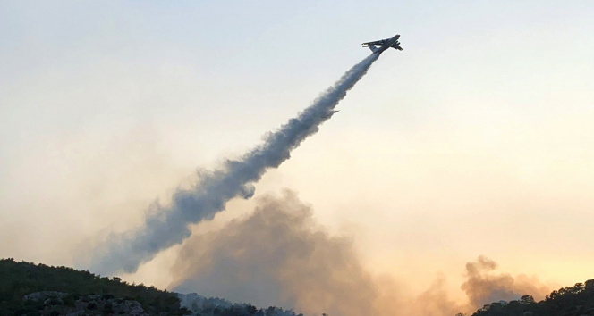 Yunanistandaki yangınlara Türkiyeden uçak desteği