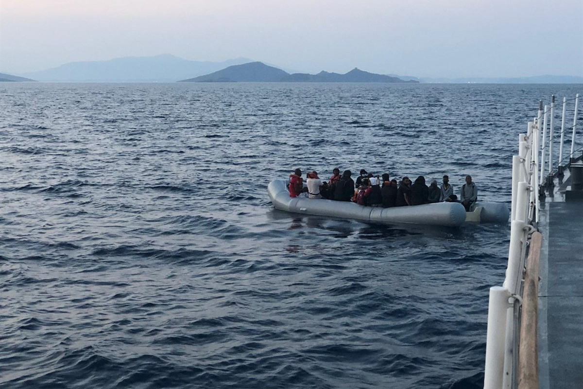 İzmir açıklarında düzensiz göçmen hareketliliği