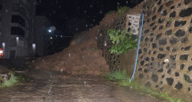 Ordu’da heyelan: 10’ar katlı 3 bina tahliye edildi