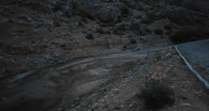 Çağlayan gibi akan Homurlu Şelalesi kuruma noktasına geldi