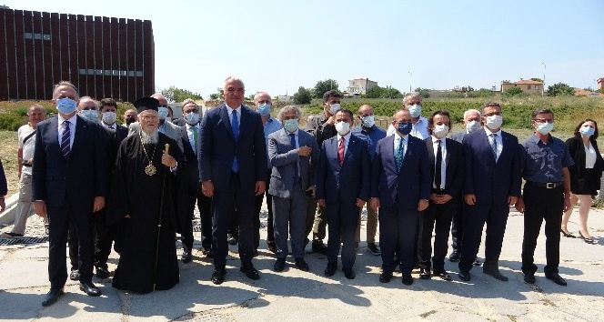 Gökçeada’dan çalınan 12 tarihi ikona, 14 yıl sonra Rum Ortodoks Patriği Bartholomeos’a teslim edildi