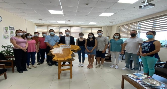 Trakya Üniversitesinde yaş kütüğüne isim plakası çakma töreni