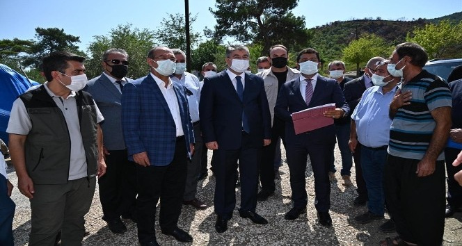 Osmaniye’deki orman yangınında yanan evlerin yapımına başlanacak