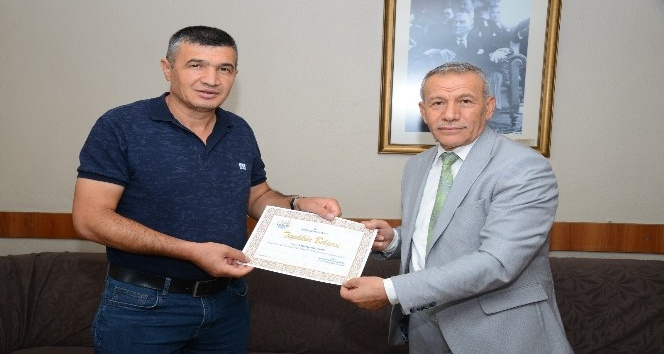 Kırşehir Belediyesi, orman yangınlarında görev alan itfaiye personeline teşekkür belgesi verdi
