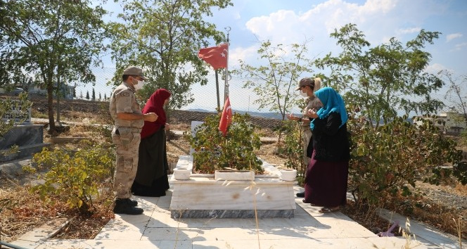 Şehit Uzman Çavuş Kara mezarı başında anıldı