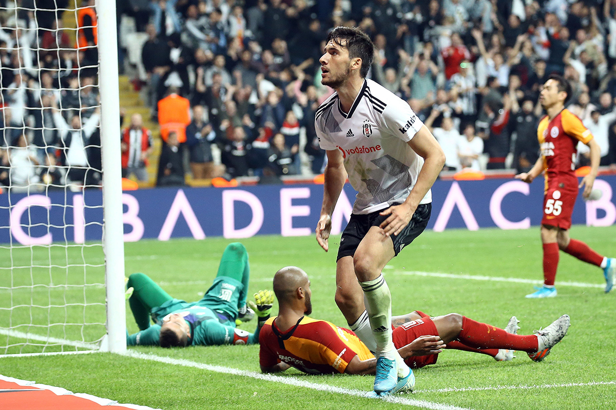 Umut Nayir, Beşiktaş&#039;a veda etti