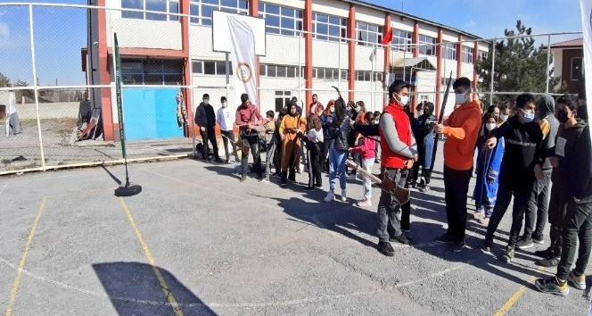 Ahlat’ta “Maviden Yeşile 1071’den 2023’e Geleneksel Okçuluk ve Su Sporları Projesi” hayata geçirildi