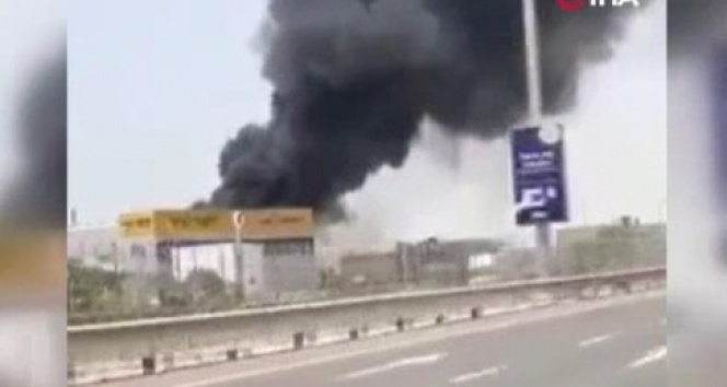 Dubaide plastik fabrikasında büyük yangın
