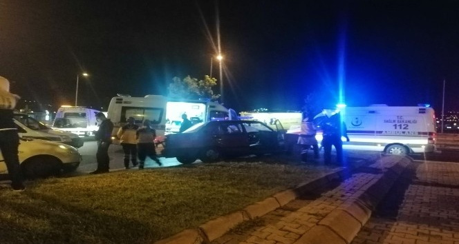 Kayseri’de 3 otomobilin karıştığı zincirleme kazada 4 kişi yaralandı