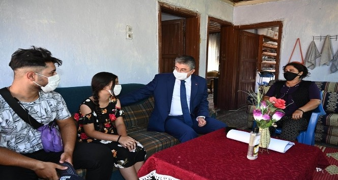 Osmaniye Valisi Yılmaz, her hafta bir eve konuk oluyor