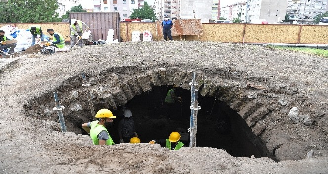 Kayseri’de mezarlık içerisinde Selçuklu’ya ait türbe bulundu