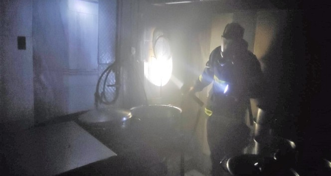 Mutfak tüpü hortumu alev aldı, korku dolu anlar yaşandı