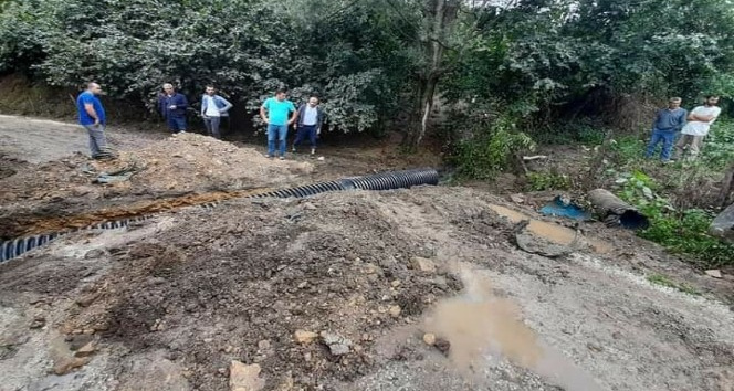 Kumru’da sağanak nedeniyle kapanan yollar ulaşıma açılıyor